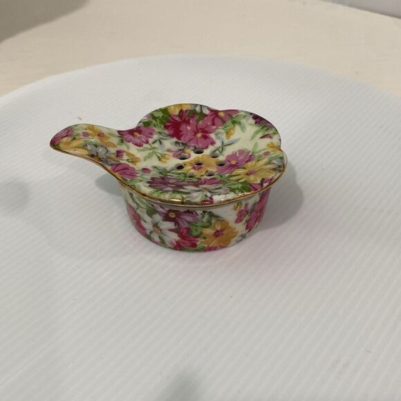 Vintage Floral Tea Strainer Porcelain 2 Piece Set with Gold Accents - Picture 8 of 10